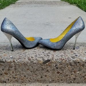 HOLO SNAKE PUMPS